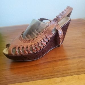 Sam Eldeman leather tooled wedges